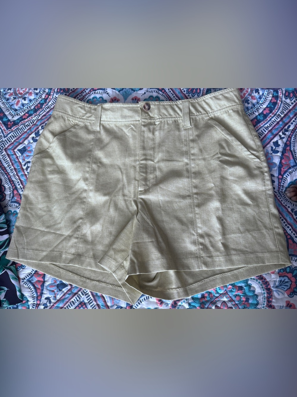 Democracy High Waist Shorts in Light Gold